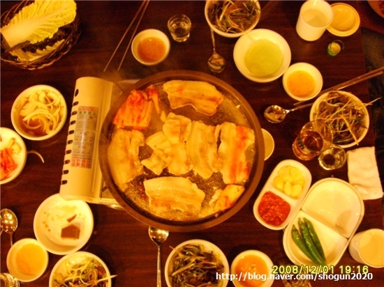 꿀꿀이숯불구이 이미지