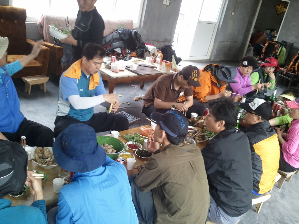 산닭백숙 이미지