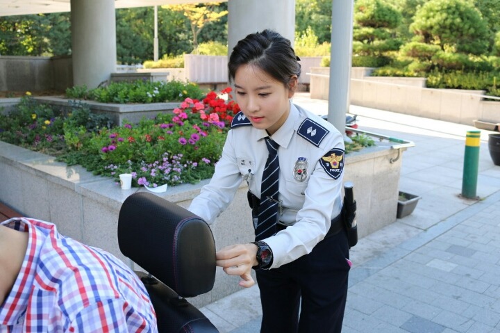 이제 막 출근하는 여순경.jpg | 인스티즈