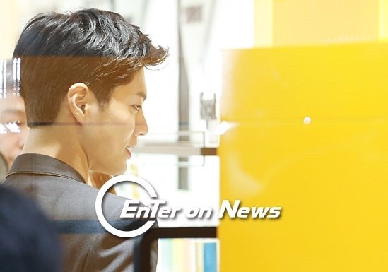 박보검 오늘자 명동에서 기사 사진.jpg | 인스티즈
