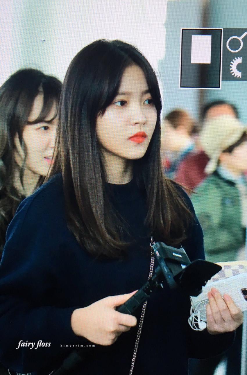 오늘자 출국하는 레드벨벳.jpg | 인스티즈
