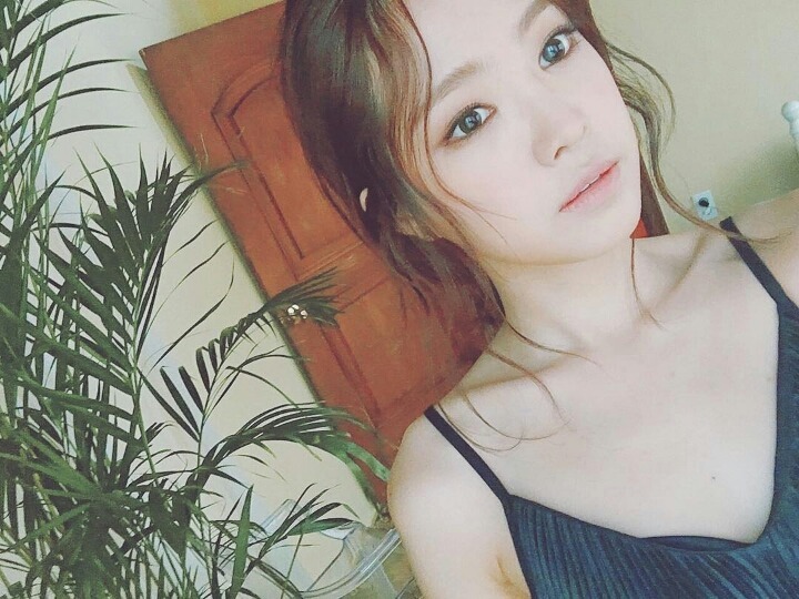 손나은의 어깨라인.jpgif | 인스티즈