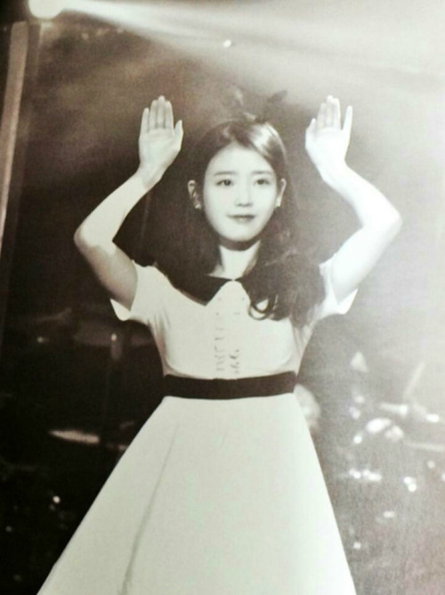 서태지 공연서 리본 머리띠한 아이유.JPG ㄷㄷㄷㄷ | 인스티즈
