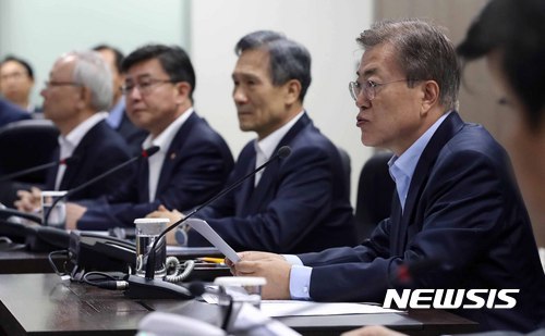 긴급 국가안전보장회의 참석하는 문재인대통령.jpg | 인스티즈