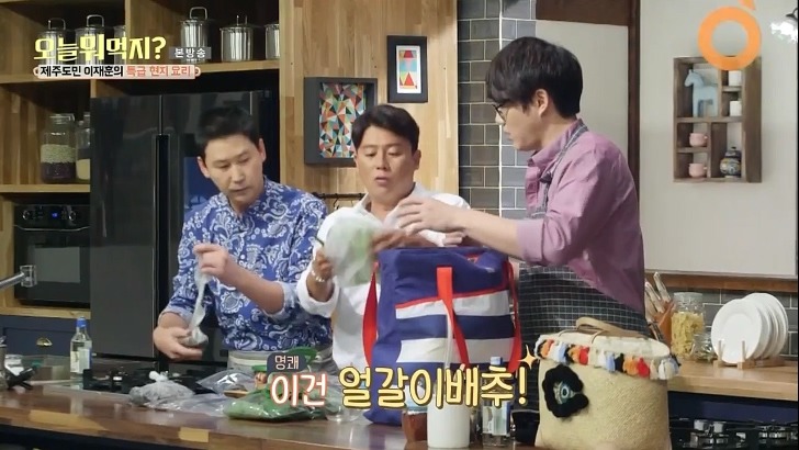 자신의 모든 것을 들고와서 예능 출연하신 분.jpgif | 인스티즈