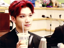 손 큰 남자연예인들의 실감나는 손크기 비교짤ㄷㄷㄷ.jpg +추가 | 인스티즈