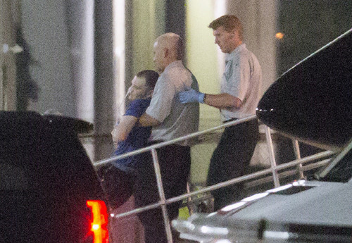 북한에 잡혔다가 석방된 웜비어 귀국모습 | 인스티즈