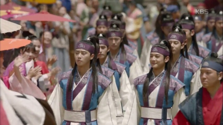 [화랑] 1500년 전 인기 아이돌 화랑 출근길 풍경.jpg (feat.럽라 떡밥) | 인스티즈