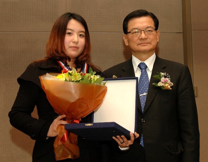 인턴이십일 이미지