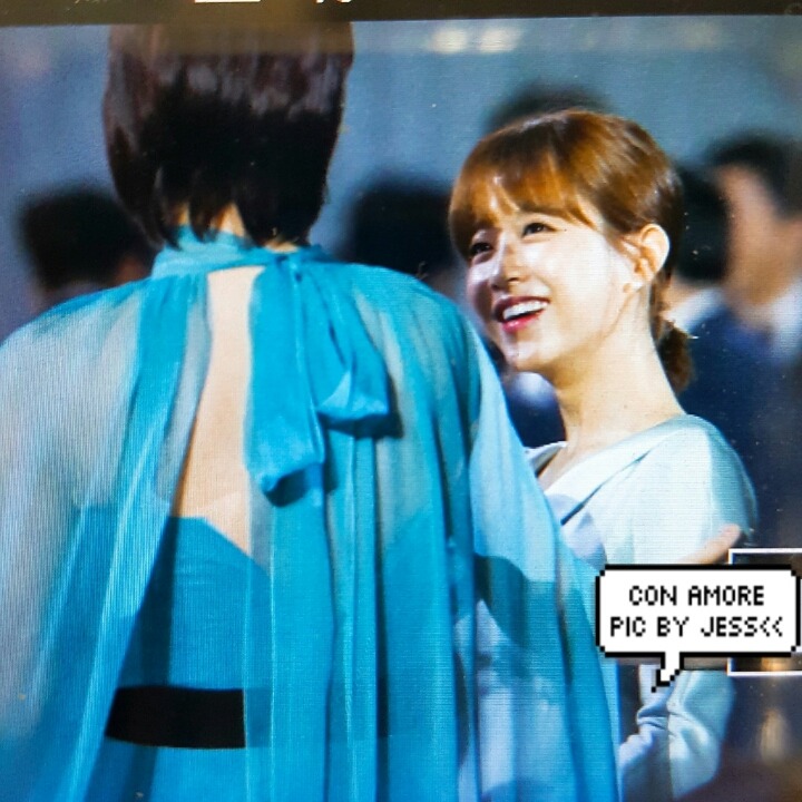 김혜수 팬미팅 기다리는 박보영.JPG | 인스티즈