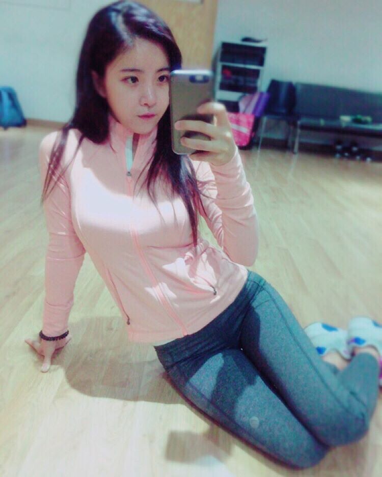 몸매 자랑하는 조현영 | 인스티즈