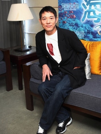 중국내에서도 이미지가 좋은 무술배우.. 영화에서나 또한 사생활마저도 모든사람들에게 귀감이 되고 존경심을 불러일으키는 분 | 인스티즈