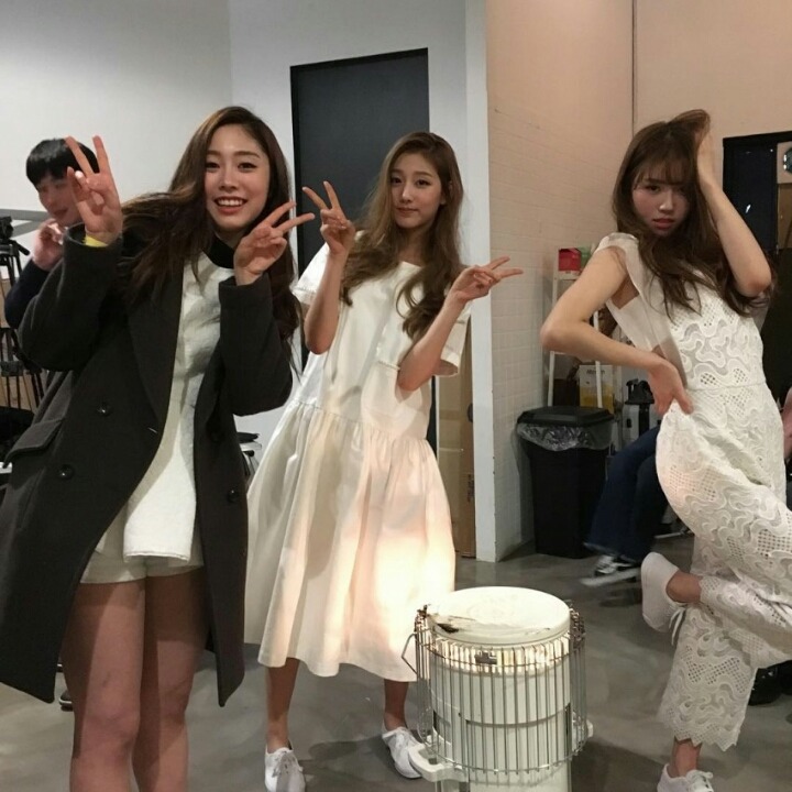 잡지 GEEK 3월호 러블리즈 인스타 사진.jpg | 인스티즈