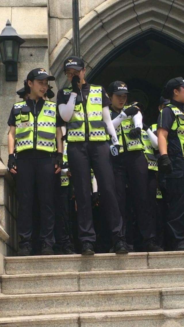 이화여대 미래라이프 반대 시위 경찰 투입 전후의 모습 및 미래라이프 반대자들에 대한 학교측과 교수들의 언급 +미래라이프사업에 대한 추가 설명 | 인스티즈