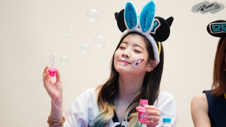 [트와이스] 팬싸에서 비눗방울 가지고 노는 다현이(청량함은 다현이가b) | 인스티즈