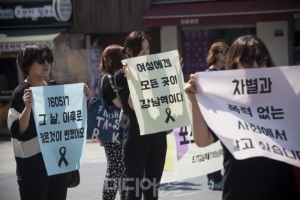 오늘자 강남역 사건 1주기 추모현장 | 인스티즈