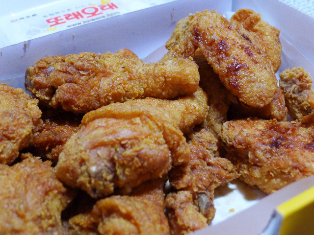 본 치킨 이미지