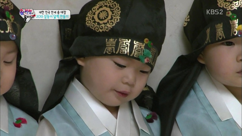 [슈퍼맨이돌아왔다] 서로 손을 꼭 잡고 있는 삼둥이 | 인스티즈
