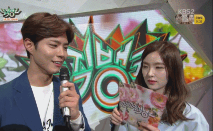 잘생긴 남자를 바라보는 여자의 반응.gif | 인스티즈