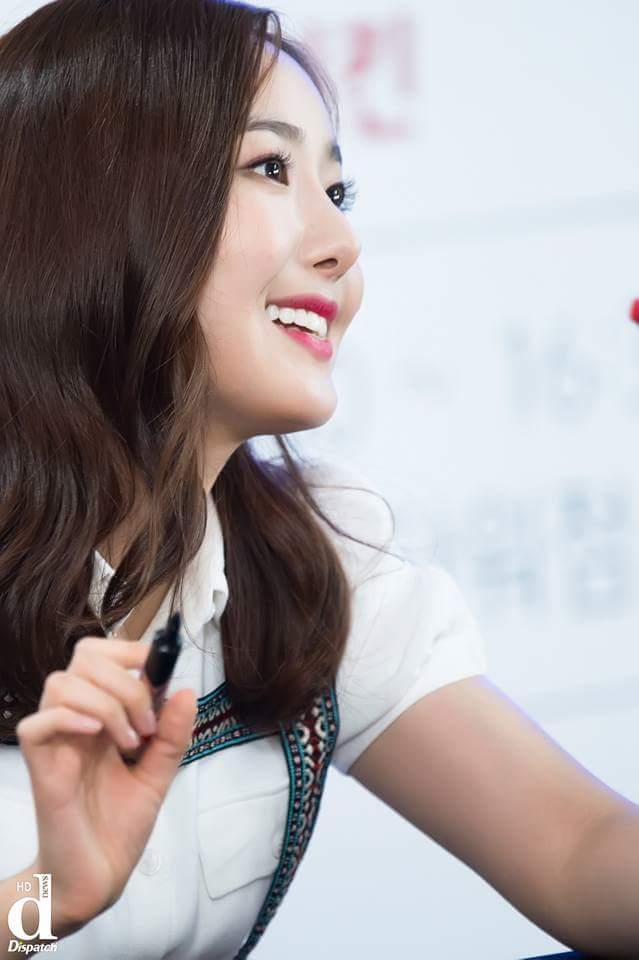 오늘자 네이버 기사에 올라온 여자친구 호식이 팬싸사진 | 인스티즈