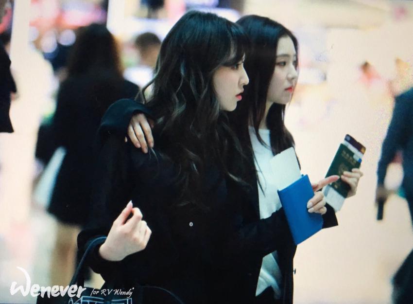오늘자 출국하는 레드벨벳.jpg | 인스티즈
