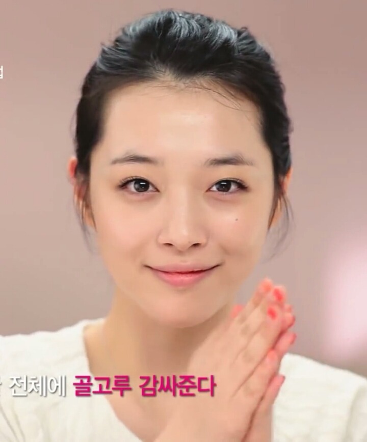 똥을 쳐바르고 다녀도 타고난 꿀피부vs 1일 3닭을 해도 타고난 개쩌는 몸매 | 인스티즈