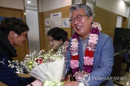 [당선인인터뷰] 조응천 출구조사 뒤엎고 249표차로 당선!!! | 인스티즈