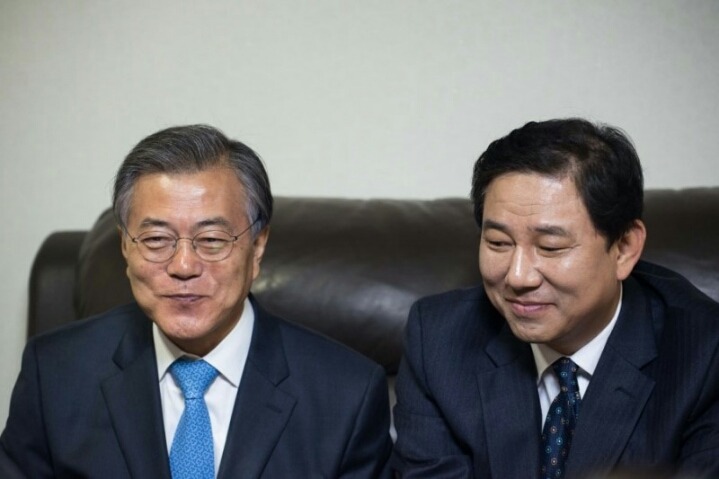 문재인의 아픈 손가락 두남자 | 인스티즈