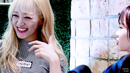 김세정 겨드랑이 만지는 최유정 | 인스티즈