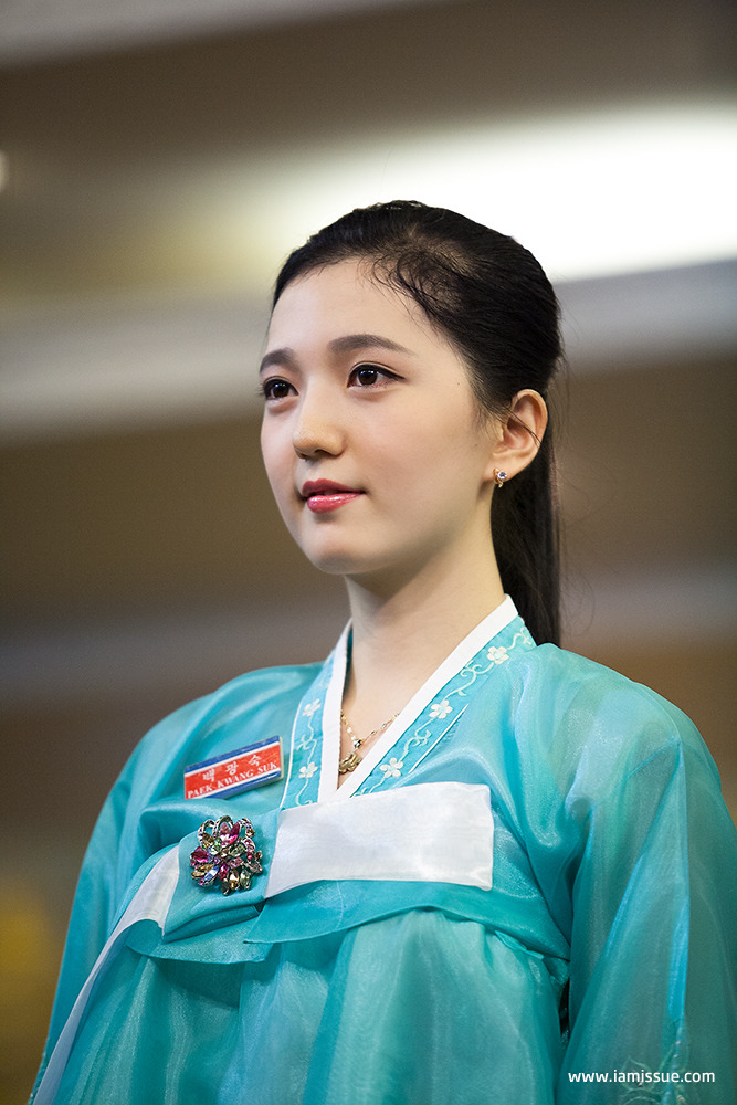 캄보디아 식당에서 일하는 북한처자 | 인스티즈
