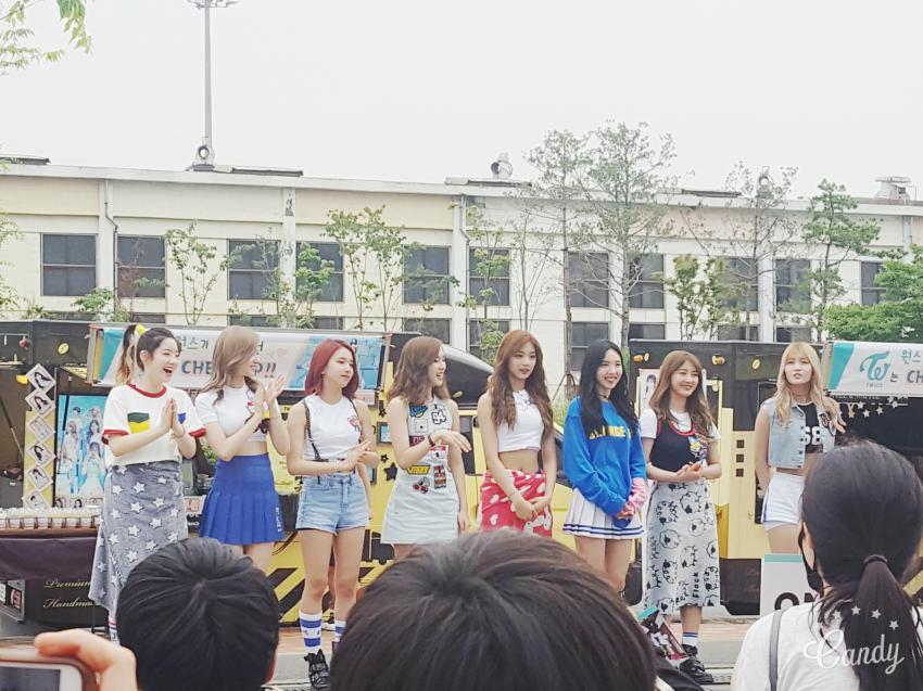 [트와이스] 오늘자 트와이스 미니팬미팅 & 역조공.jpg | 인스티즈