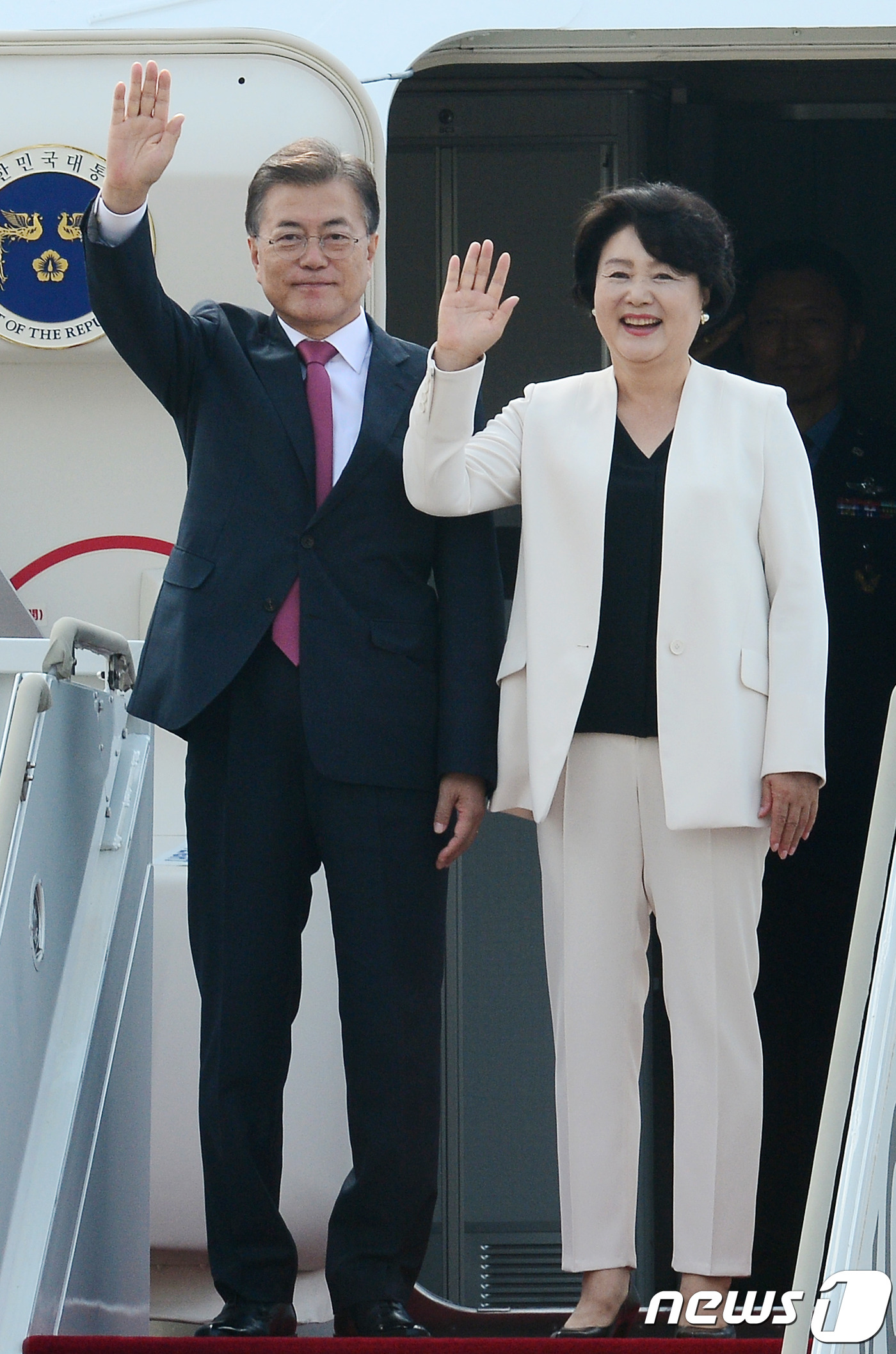 문재인 대통령님 내외 독일 출국 사진 | 인스티즈