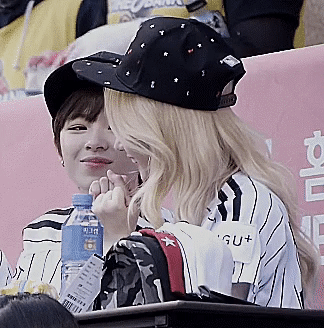 [트와이스] 사나에게 다정한 정연이.gif | 인스티즈