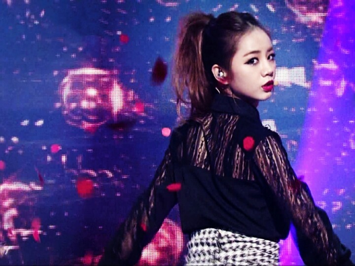 혜리가 단발말고도 잘 어울리는 헤어스타일.jpgif | 인스티즈