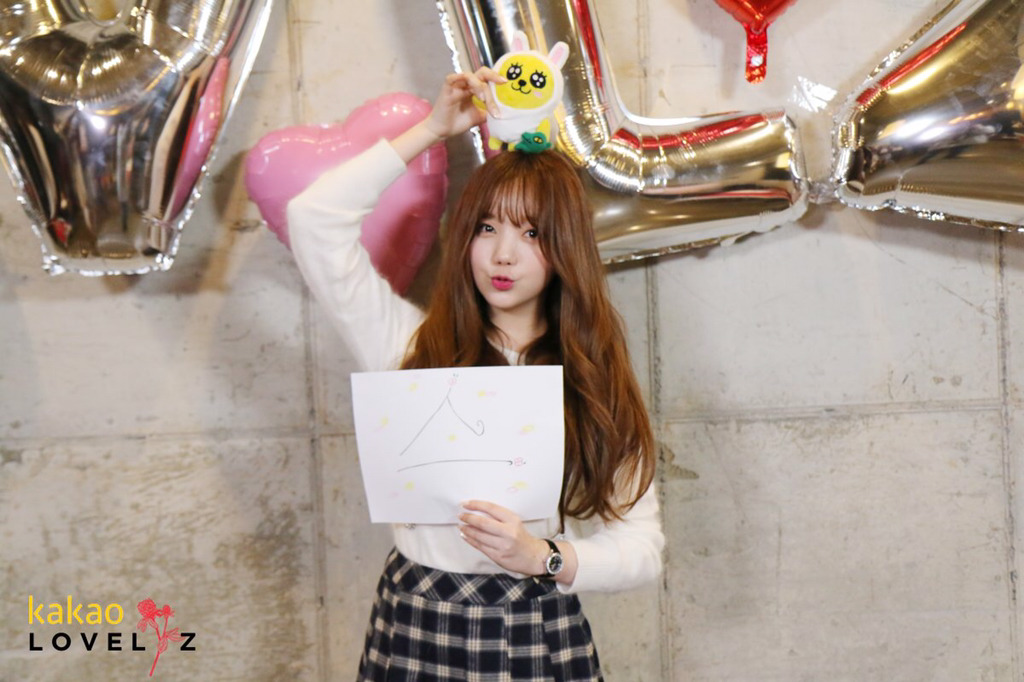 카톡 러블리즈 플친에 올라온 데뷔 2주년 사진.jpg | 인스티즈