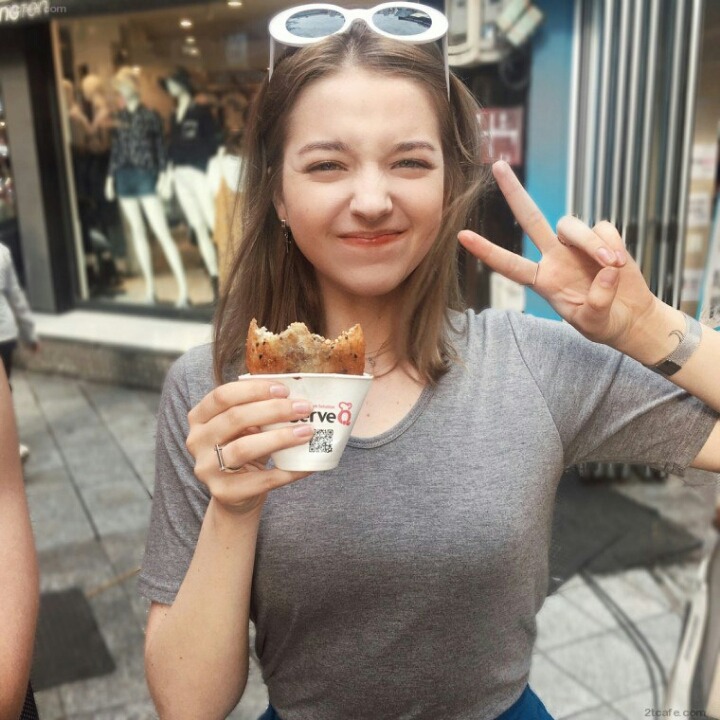 부산 남포동에 간 안젤리나 다닐로바 | 인스티즈