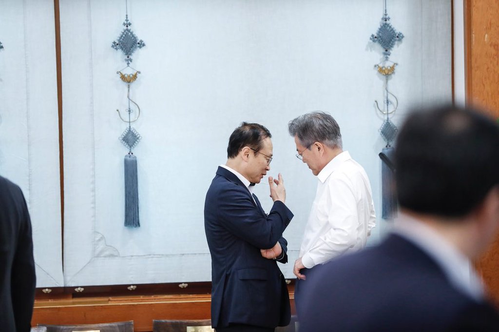 문재인 대통령 휴식시간 | 인스티즈