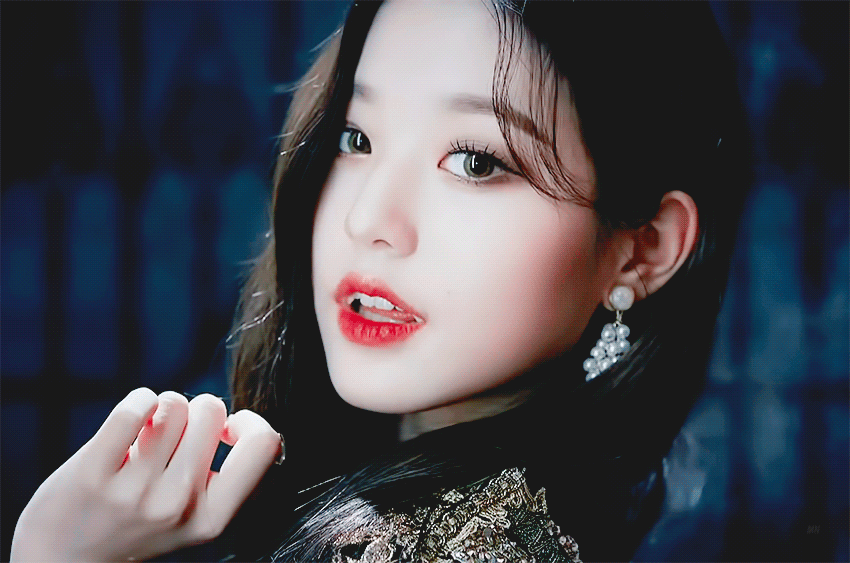 아이즈원 뱀파이어 뮤비속 장원영.gif | 인스티즈