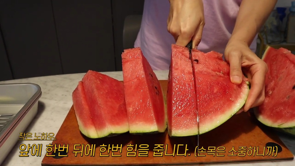 문가든씨가 알려주는 수박 조각 보관하려고 자를때 꿀팁 | 인스티즈