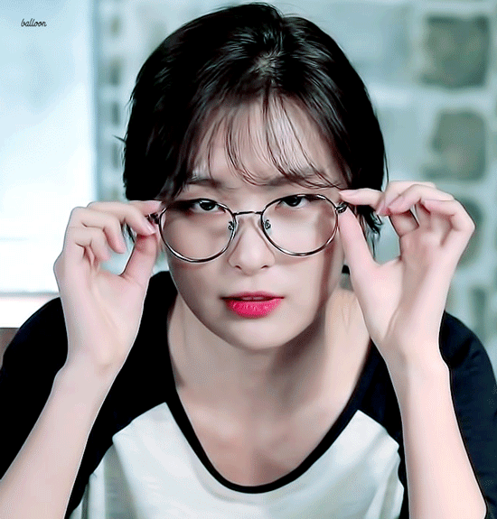안경을쓴 레드벨벳 슬기 | 인스티즈