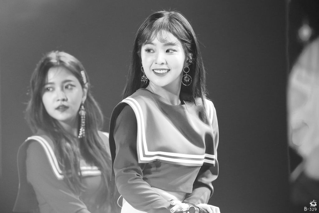 마린룩 입은 아이린.jpg | 인스티즈