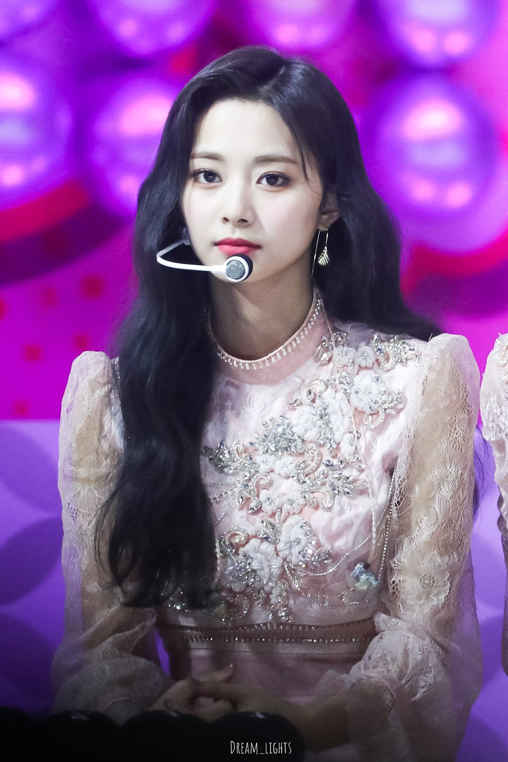 어제 골든디스크어워즈 트와이스 쯔위의 미모ㄷㄷㄷ.jpgif | 인스티즈