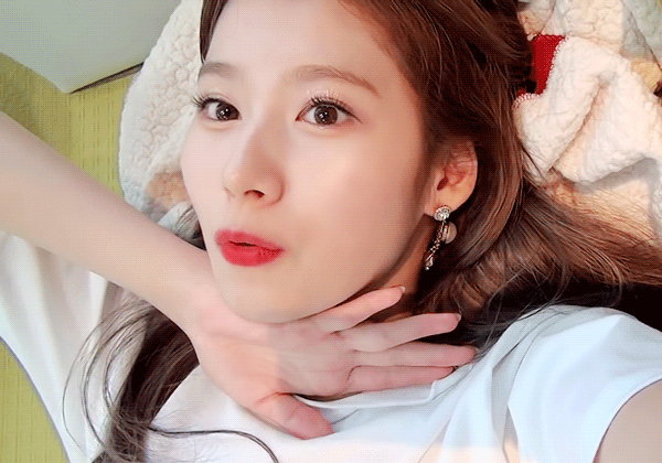 눕방하는 사나.gif | 인스티즈