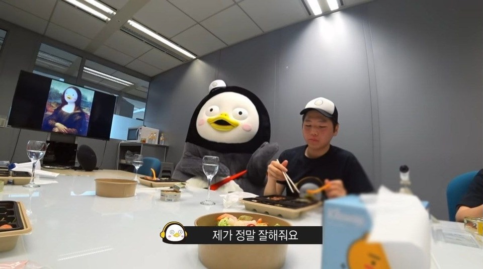 펭수가 EBS 제작진에게 기여하는 점 | 인스티즈