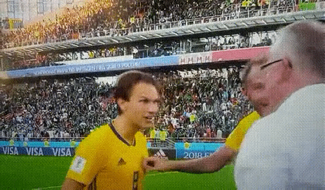 한국독일 점수를 들은 스웨덴 주장.gif | 인스티즈