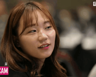 수상소감 준비 안해가서 긴장한 장슬기 선수.gif | 인스티즈