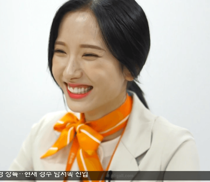 승무원이 된 우주소녀 보나.gif | 인스티즈
