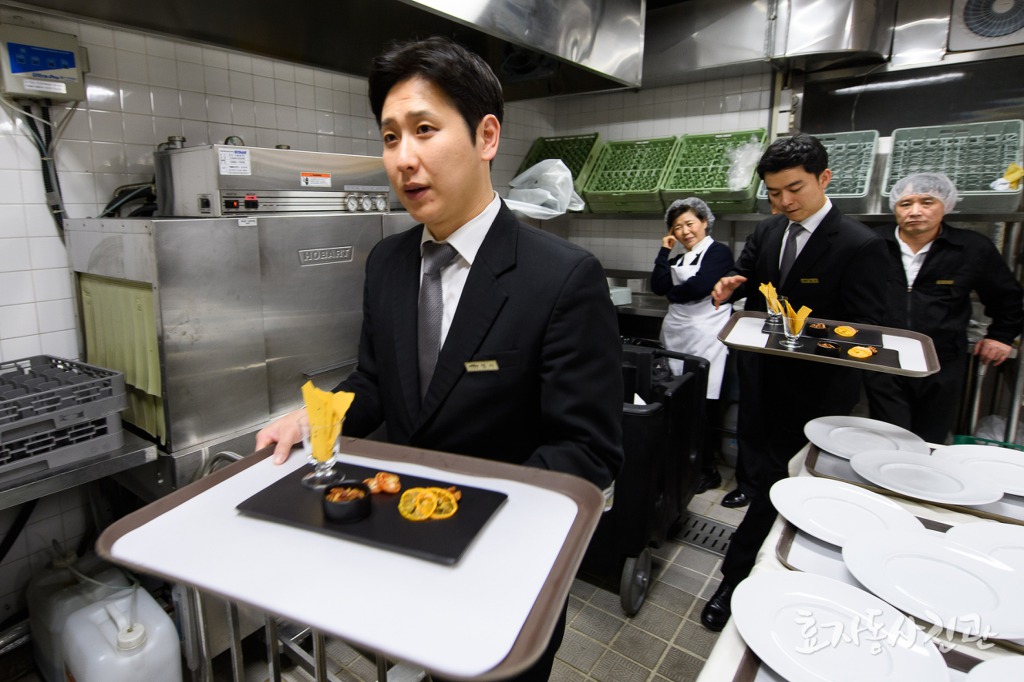 청와대 효자동 사진관) 스리랑카 대통령 국빈 만찬 준비하는 청와대 모습 | 인스티즈