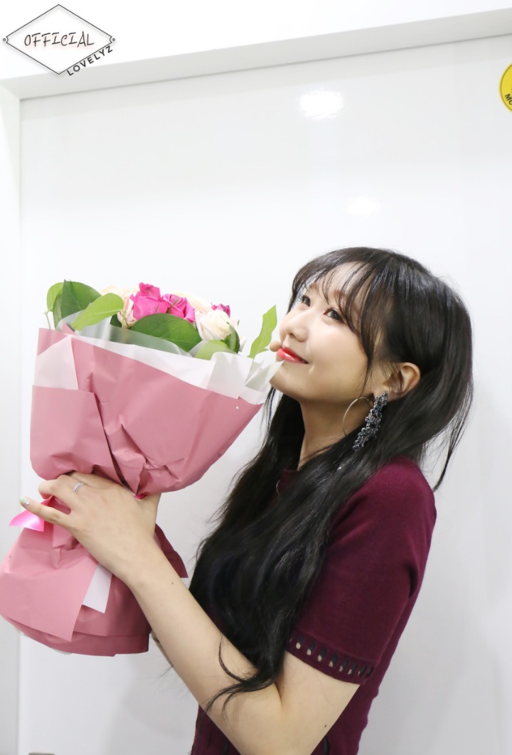 [러블리즈] 퇴근길 버스가 생각보다 널널해서 수정이 | 인스티즈