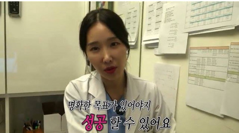 쿨내 진동하는 50대 동안 여의사..그리고 딸.jpg | 인스티즈